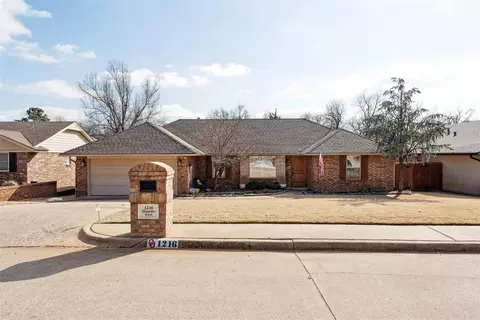 1216 Devonshire Ct, Edmond, OK 73034
