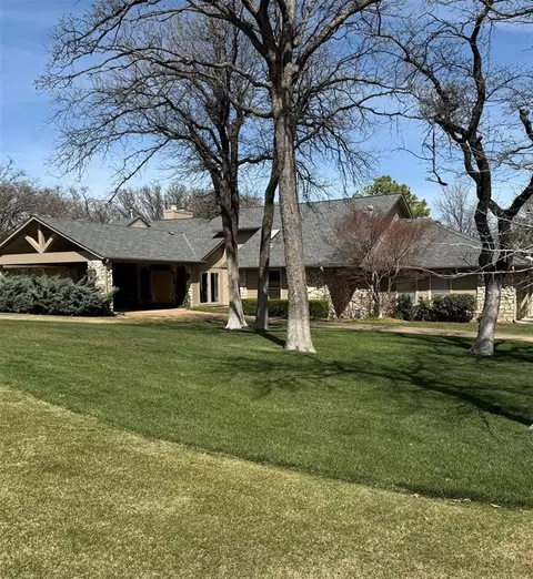 3808 Ridgewood Dr, Edmond, OK 73013