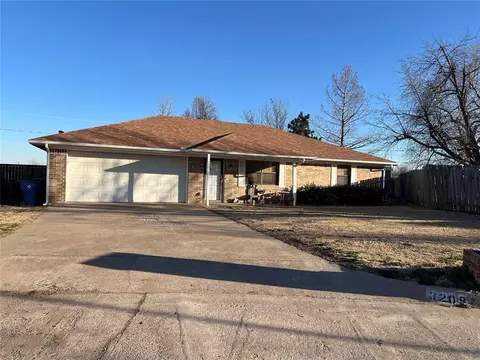 3209 California Ave, Chickasha, OK 73018