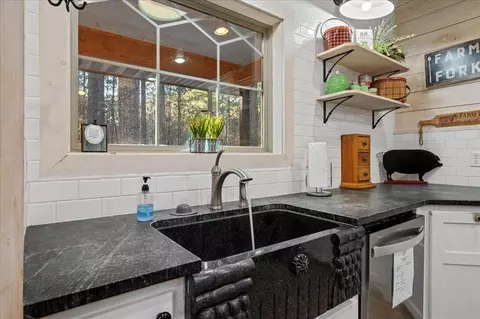 Kitchen - 109 Mountain Pine Trl, Broken Bow, OK 74728 photo 5 of 5
