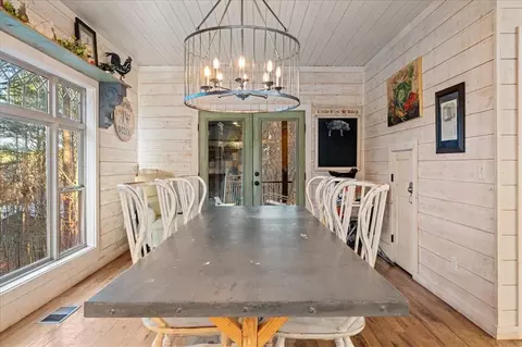 Dining - 109 Mountain Pine Trl, Broken Bow, OK 74728 photo 3 of 4