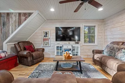 Living - 109 Mountain Pine Trl, Broken Bow, OK 74728 photo 2 of 2