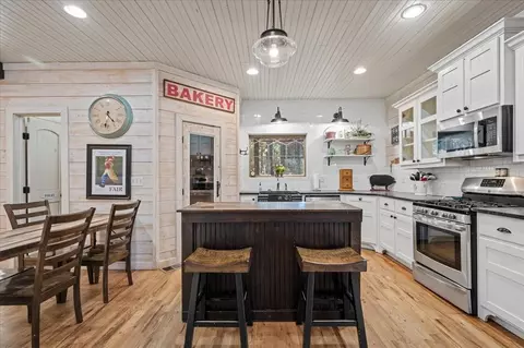 Kitchen - 109 Mountain Pine Trl, Broken Bow, OK 74728 photo 2 of 5