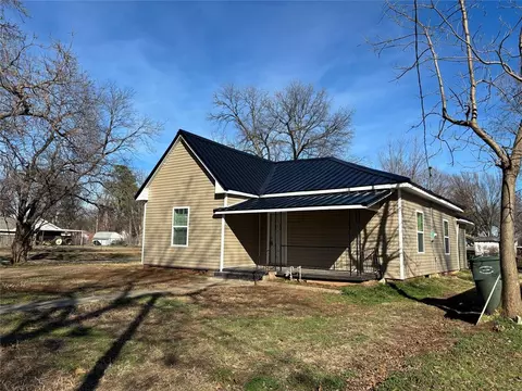 320 E Avenue Ave, Pauls Valley, OK 73075