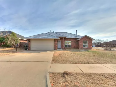 2340 Fruitful Dr, Midwest City, OK 73130