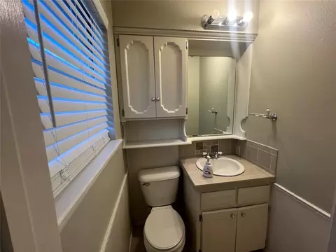 Bath - 1220 E Brooks St, Norman, OK 73071 photo 3 of 3