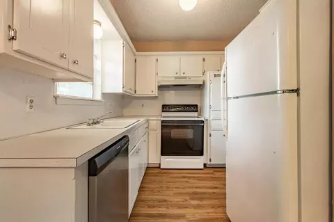 Kitchen - 1220 E Brooks St, Norman, OK 73071 photo 1 of 2