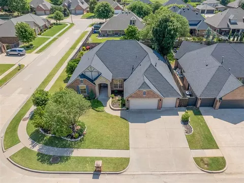 713 Waterwood Dr, Norman, OK 73072