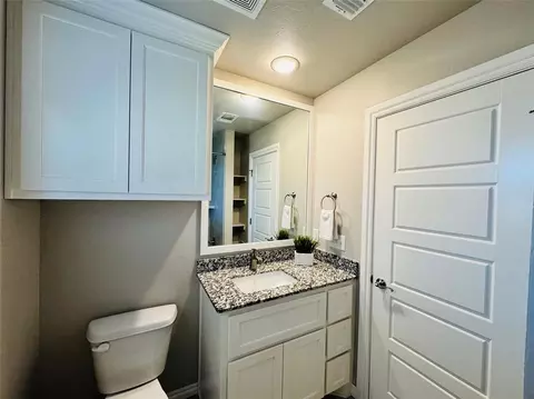Bath - 8416 Rainier St, Edmond, OK 73034 photo 7 of 7