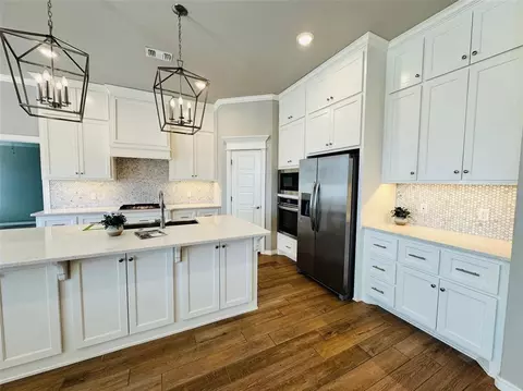 Kitchen - 8416 Rainier St, Edmond, OK 73034 photo 4 of 7