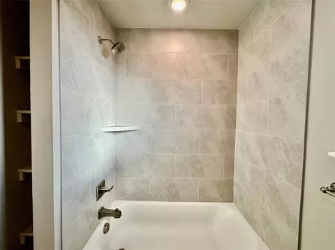 Bath - 8416 Rainier St, Edmond, OK 73034 photo 6 of 7