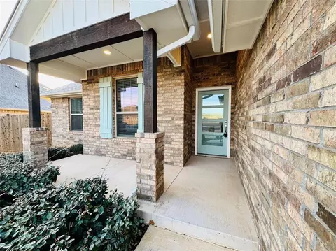 Exterior - 8416 Rainier St, Edmond, OK 73034 photo 4 of 6
