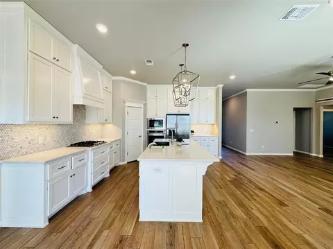 Kitchen - 8416 Rainier St, Edmond, OK 73034 photo 6 of 7