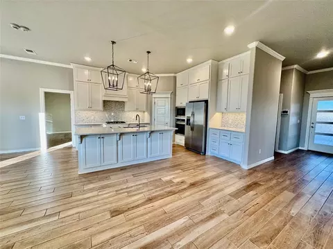Kitchen - 8416 Rainier St, Edmond, OK 73034 photo 7 of 7