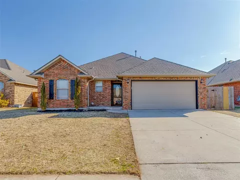 3800 Kensington Dr, Moore, OK 73160