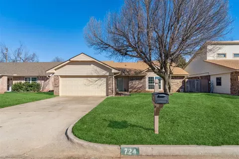 724 Westridge Ct, Yukon, OK 73099