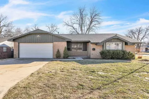 32 Comanche Dr, Shawnee, OK 74801
