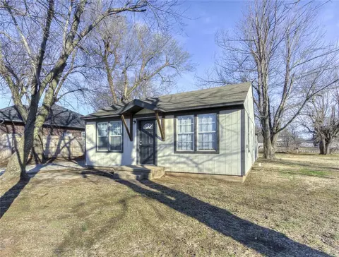 10303 Saint Patrick Dr, Midwest City, OK 73130