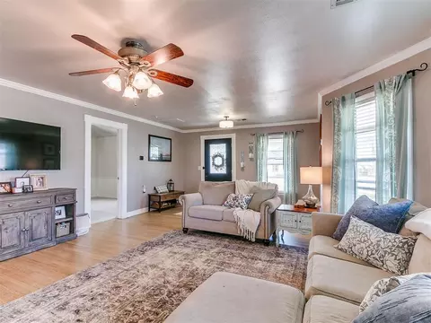 Living - 502 SW 5th St, Tuttle, OK 73089 photo 2 of 4