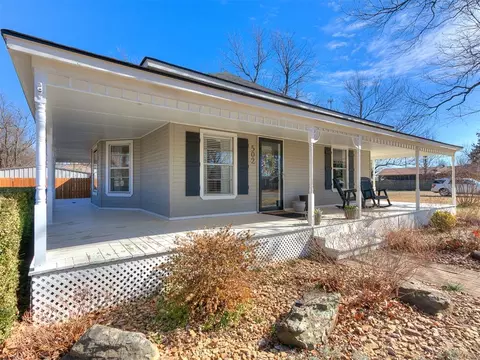 Exterior - 502 SW 5th St, Tuttle, OK 73089 photo 3 of 13