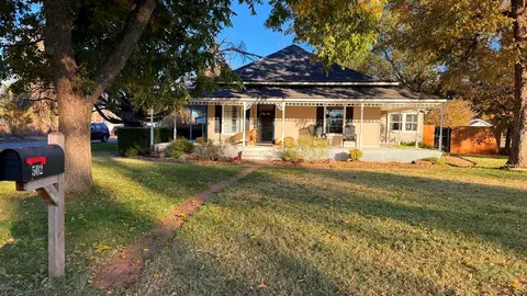 502 SW 5th St, Tuttle, OK 73089