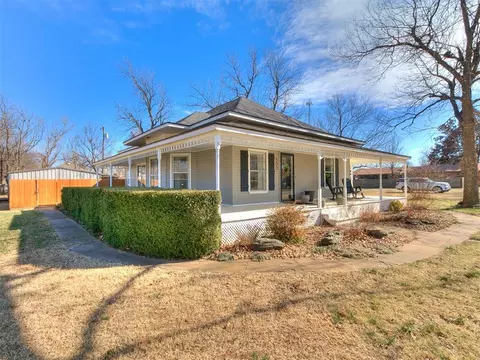 Exterior - 502 SW 5th St, Tuttle, OK 73089 photo 5 of 13