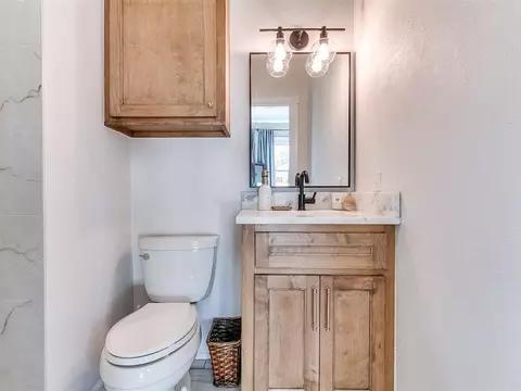 Bath - 502 SW 5th St, Tuttle, OK 73089 photo 3 of 4