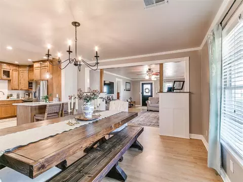 Dining - 502 SW 5th St, Tuttle, OK 73089 photo 2 of 3