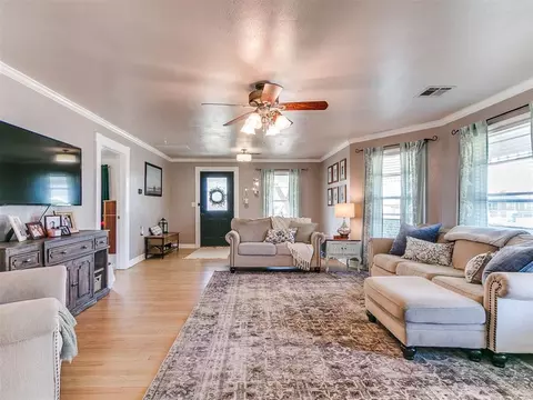 Living - 502 SW 5th St, Tuttle, OK 73089 photo 1 of 4
