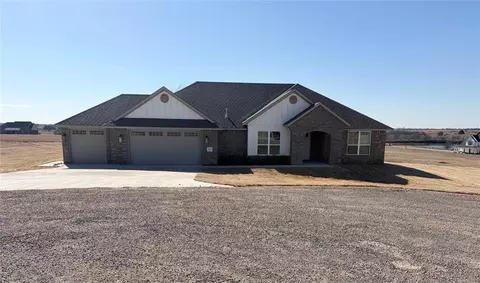 2083 Cash Ct, Blanchard, OK 73010