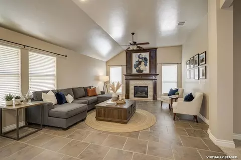 909 E Carolyn Ridge Rd, Norman, OK 73071