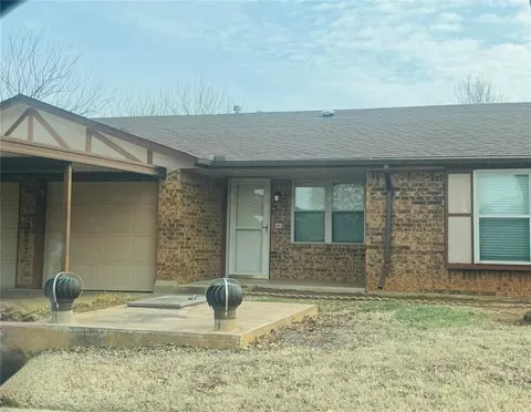 624 Whispering Oaks Blvd, Moore, OK 73160