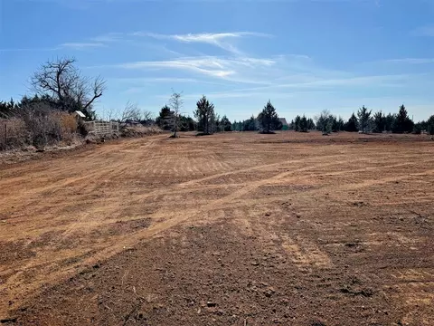 1901 W Forrest Hills Rd, Guthrie, OK 73044