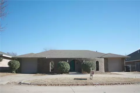 2108 Fox Ave, Moore, OK 73160