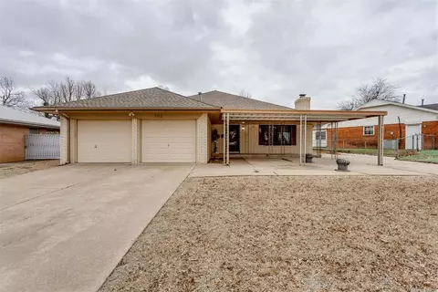 703 S 3rd St, Yukon, OK 73099