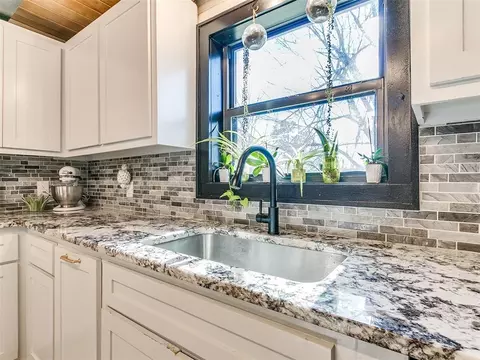 Kitchen - 18795 Wildhorse Ln, Harrah, OK 73045 photo 3 of 4
