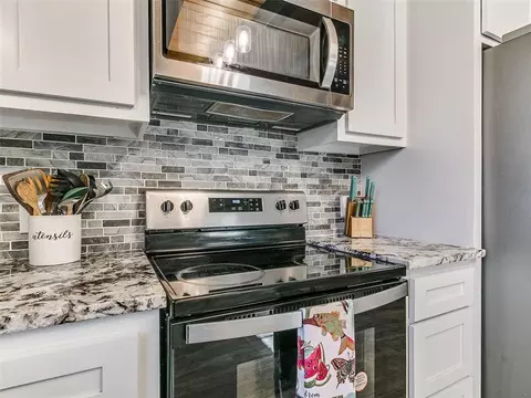 Kitchen - 18795 Wildhorse Ln, Harrah, OK 73045 photo 4 of 4