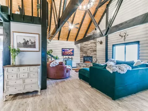 Living - 18795 Wildhorse Ln, Harrah, OK 73045 photo 1 of 4