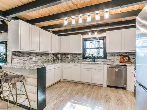Kitchen - 18795 Wildhorse Ln, Harrah, OK 73045 photo 2 of 4