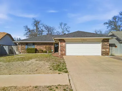 1521 NE 1st St, Moore, OK 73160