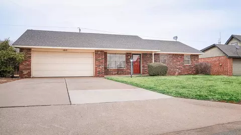 105 Mitchell Dr, Elk City, OK 73644