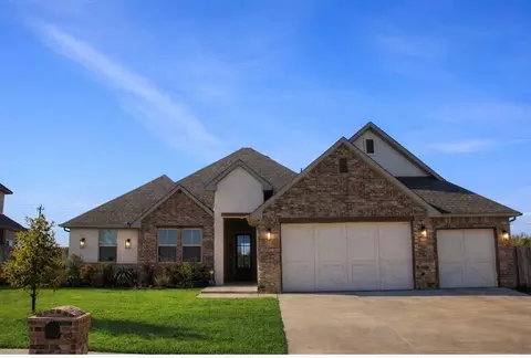 19909 Thornhaven Dr, Edmond, OK 73012