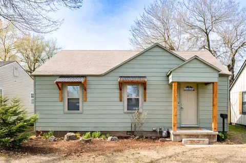 624 S 16th St, Chickasha, OK 73018