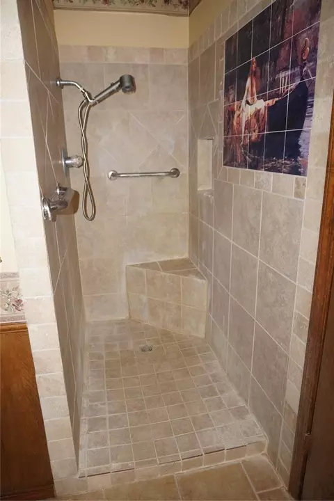 Bath - 503 S Clifford Ct, Wayne, OK 73095 photo 1 of 4