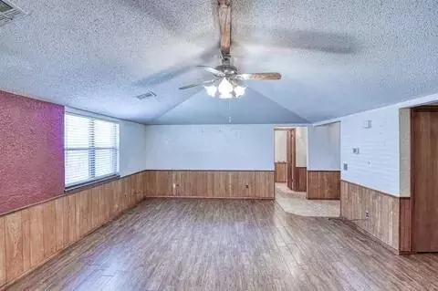 Living - 503 S Clifford Ct, Wayne, OK 73095 photo 2 of 3