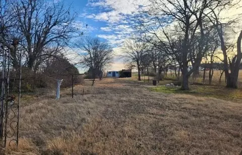 Exterior - 315 S Harmony Rd, Cushing, OK 74023 photo 3 of 6