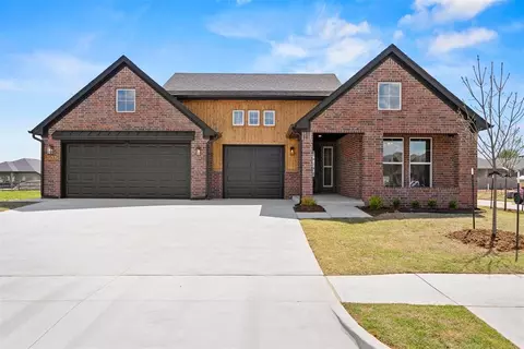 10532 NW 33rd Pl, Yukon, OK 73099