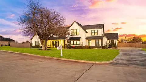 10905 N Country Dr, Edmond, OK 73034