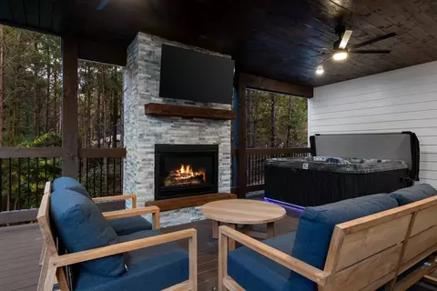 Exterior - 703 Virginia Pine Pl, Broken Bow, OK 74728 photo 9 of 15