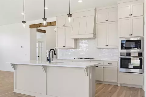 Kitchen - 1401 SW 160th St, Moore, OK 73170 photo 5 of 5